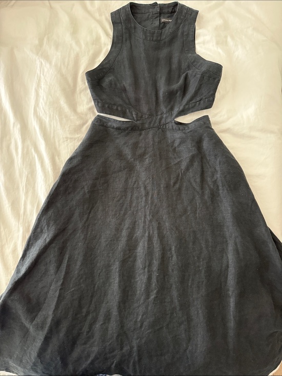 Banana Republic Dresses & Skirts - Banana Republic Black Sleeveless Cutout Midi Dress